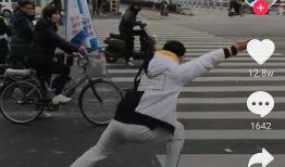 性动作短视频,激情瞬间，情感共鸣